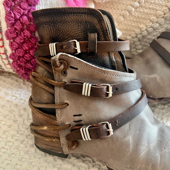 Freebird by Steven Grey Multi Distressed Leather Crue Boots 9 - Picture 6 of 16